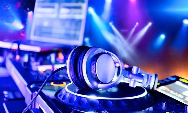 Най-добрите DJ контролери за 2022 г.